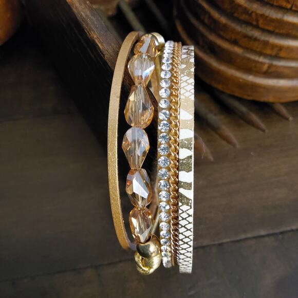 Magnetic Glass Bead Faux Leather Animal Print Layered Bracelet - Picture 2 of 8